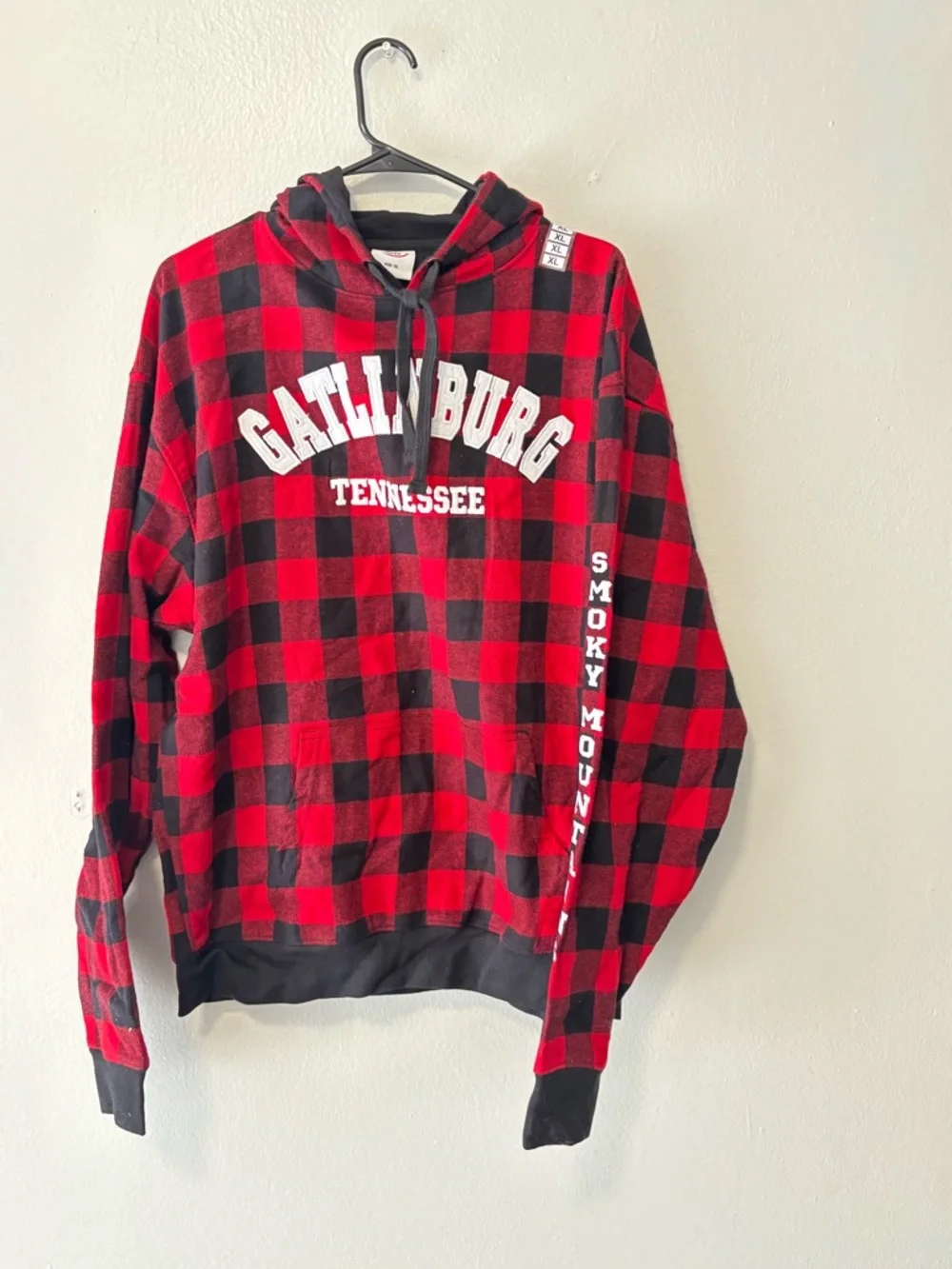 Gatlinburg Tennessee Red & Black Plaid Hoodie Sweater - Picture 2 of 13